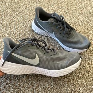 Men’s Revolution Nike Sneakers